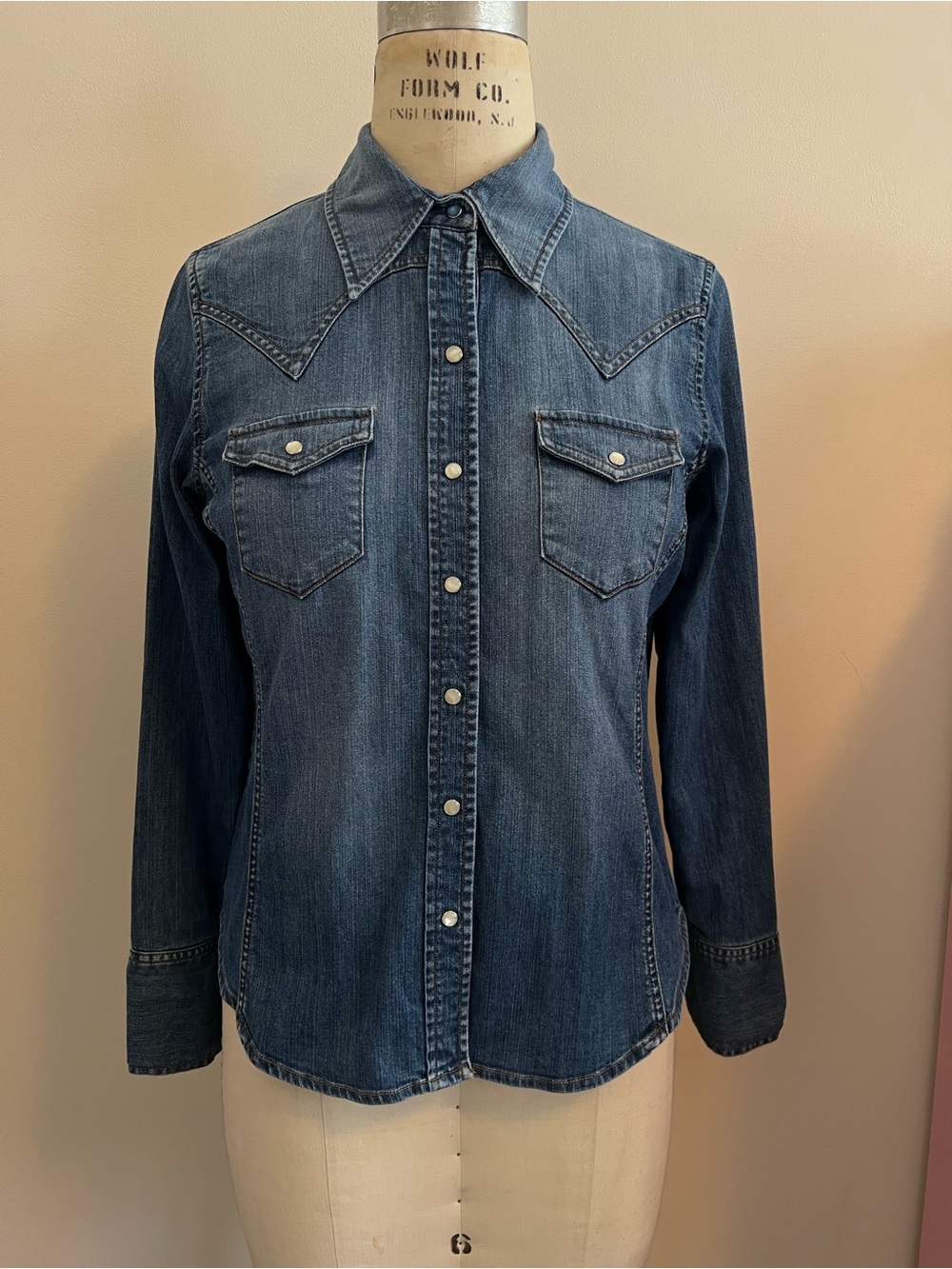 GAP Denim Button-Down Western Shirt in Medium Blue